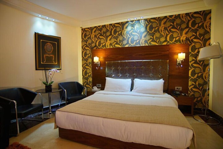 Room 18 of 61