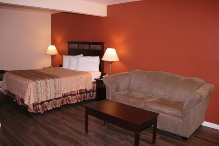1 Queen Bed (1 of 7)