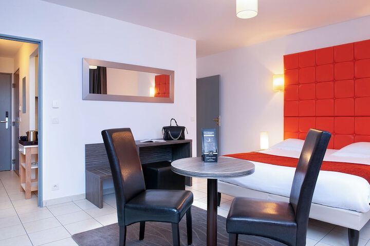 Room 32 of 89