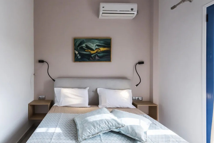 Room 2 of 20