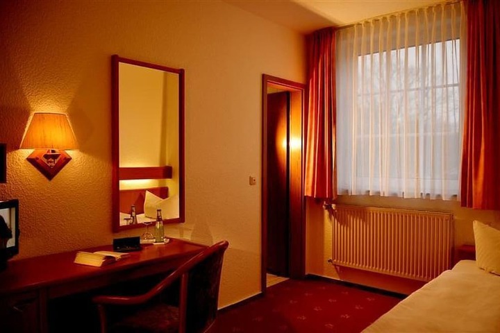Room 6 of 20