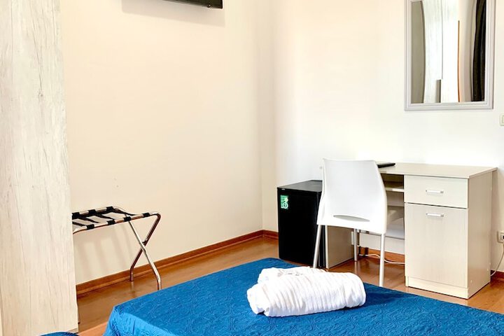 Room 9 of 31