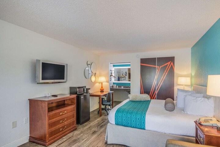 Standard | King Bed (13 of 16)