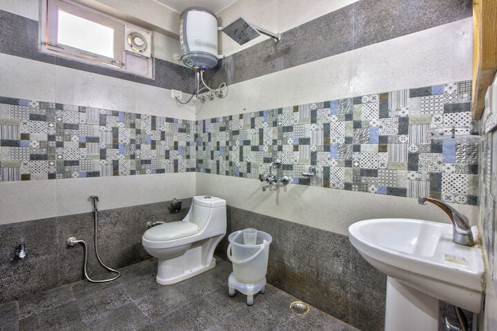 Room 32 of 46