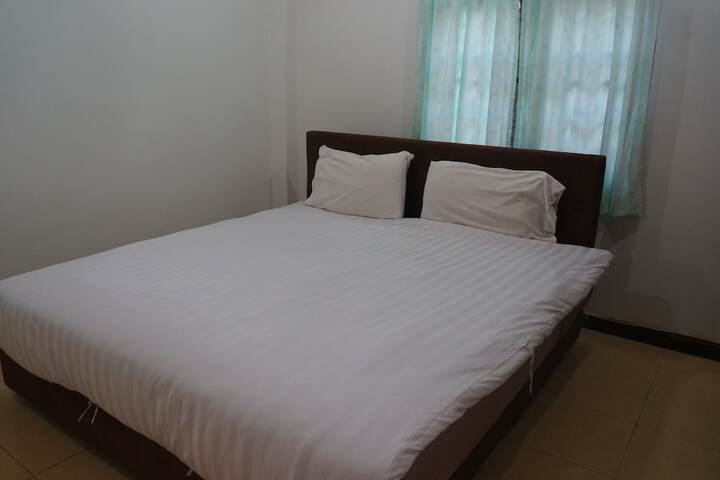 Room 3 of 84