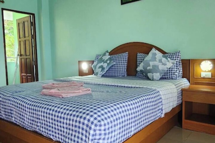 Room 16 of 77