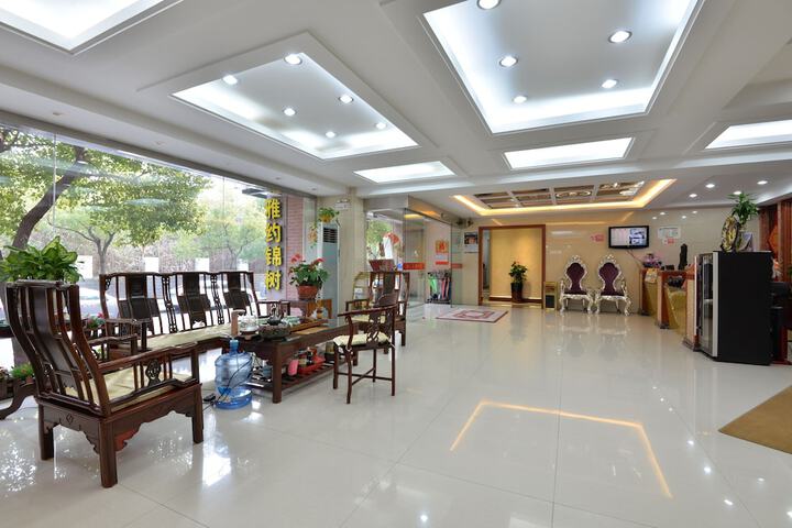 Hotel Lobby