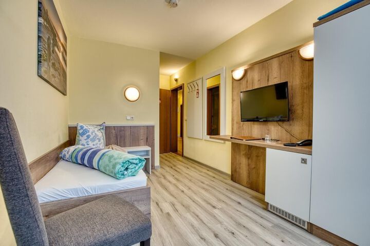 Room 6 of 40