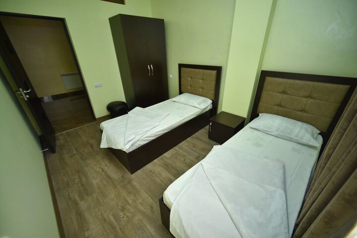 Room 8 of 25
