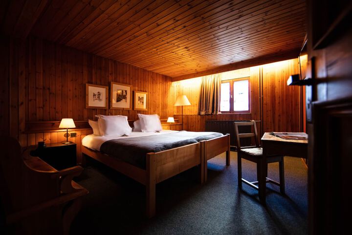 Room 27 of 64