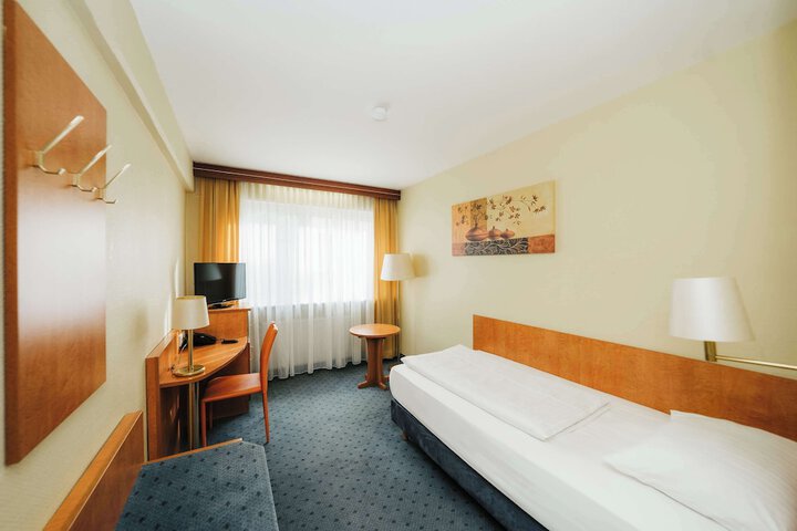 Room 17 of 35