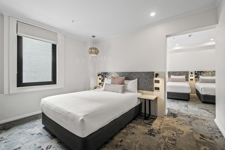 Room 25 of 65