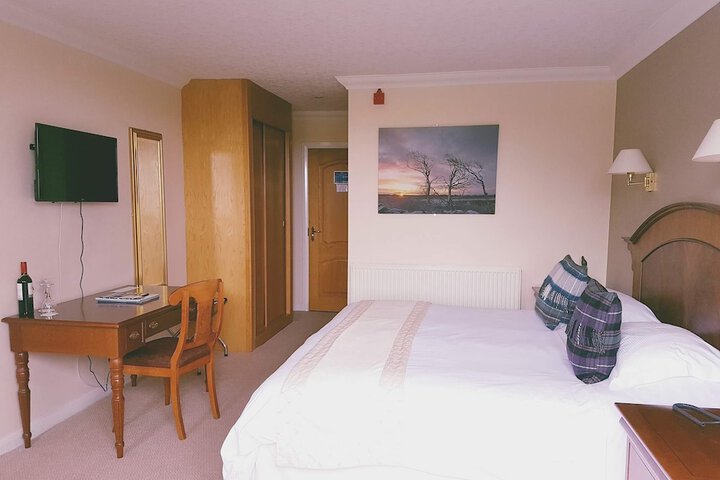 Room 8 of 11