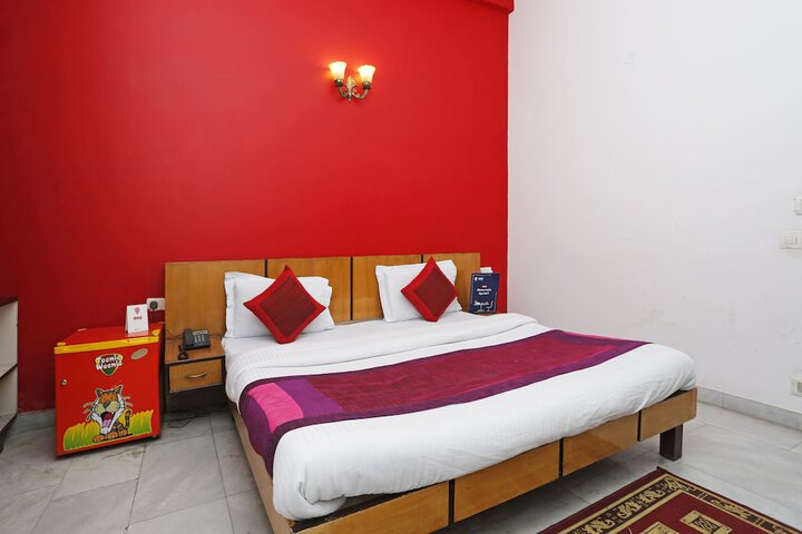Room 12 of 18