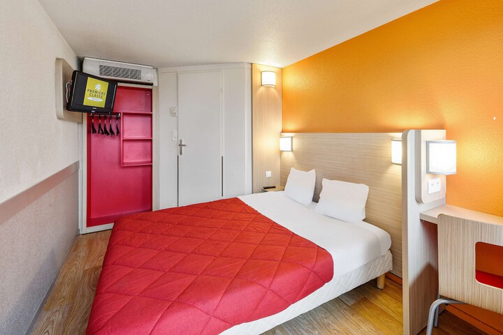 Room 8 of 28