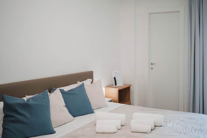 Room 52 of 122