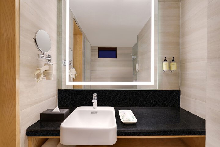 Room 21 of 40