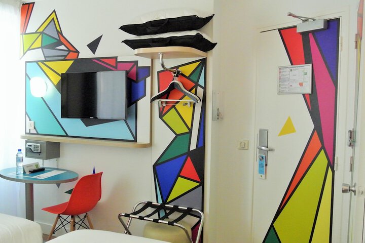 Room 5 of 62