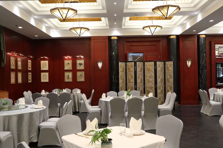Dining 49 of 64