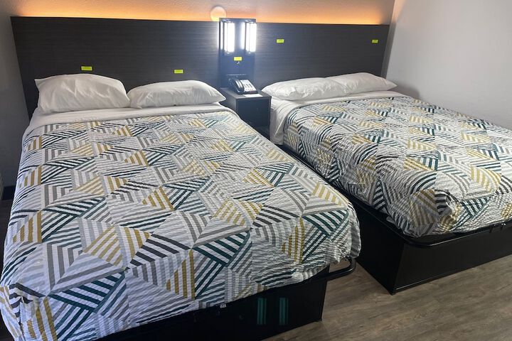 2 Double Beds (7 of 7)