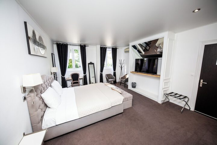 Room 9 of 30