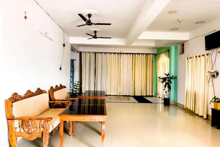 Room 4 of 9