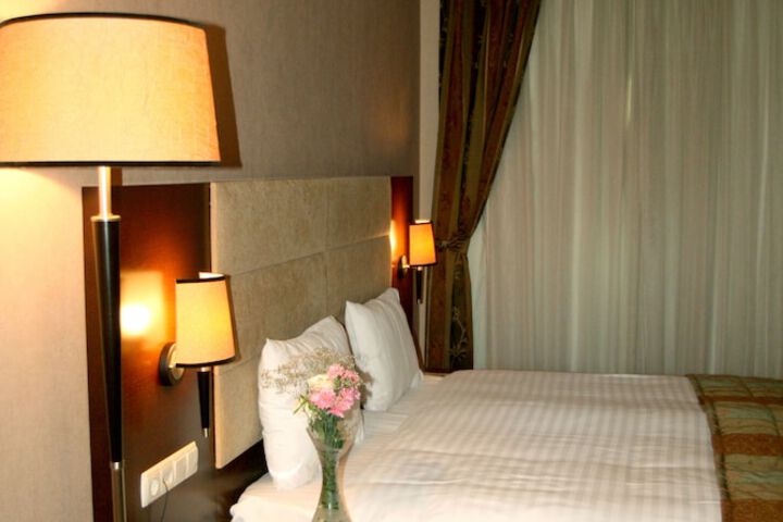 Room 10 of 50