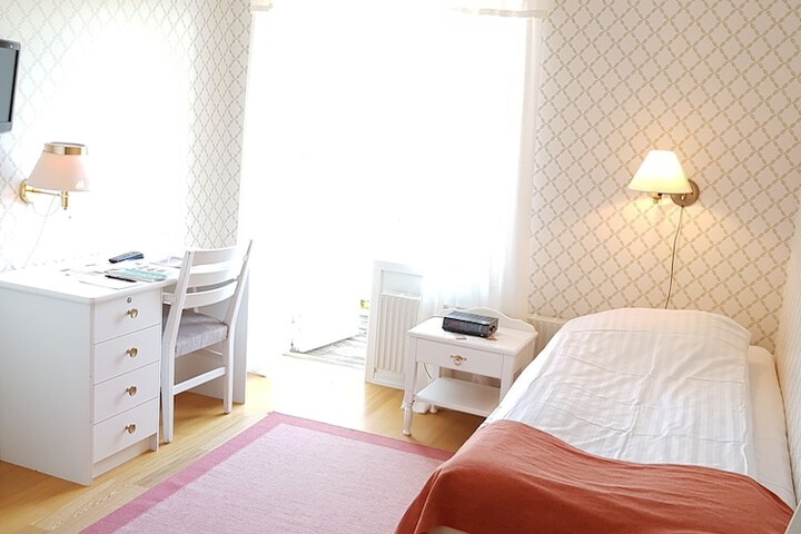 Room 12 of 66