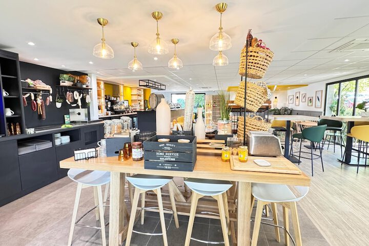 Breakfast area