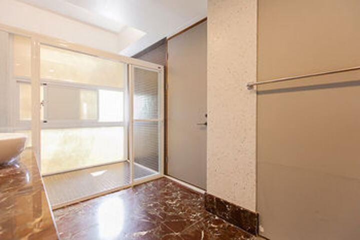 Room 4 of 45