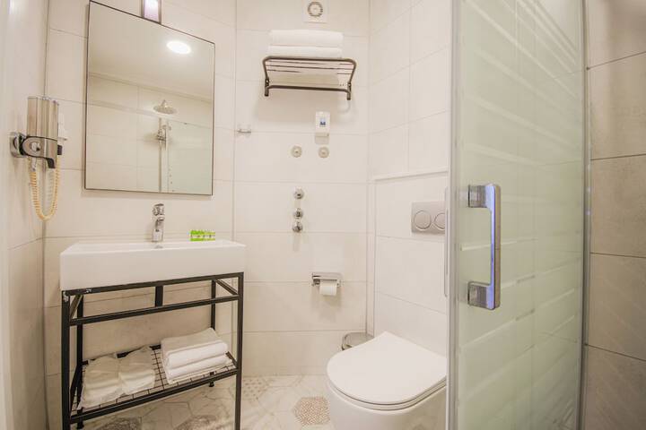 Room 8 of 15