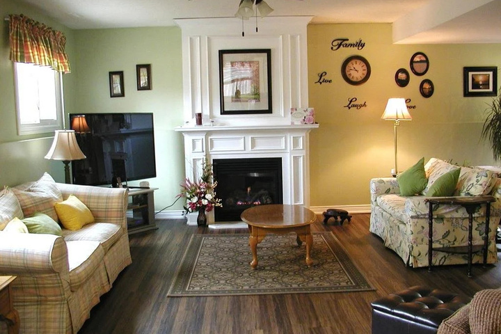 Room 5 of 11