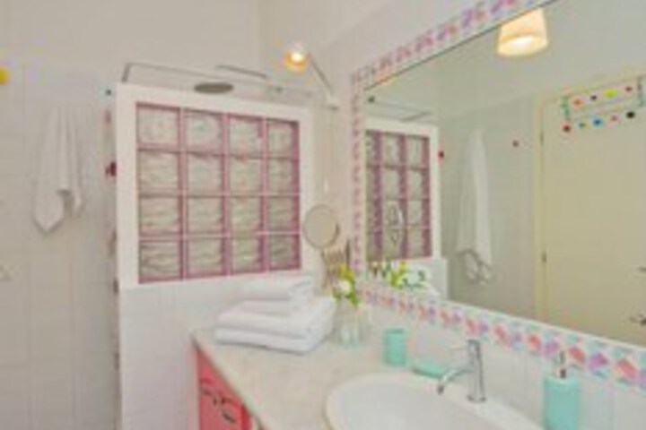 Room 2 of 25
