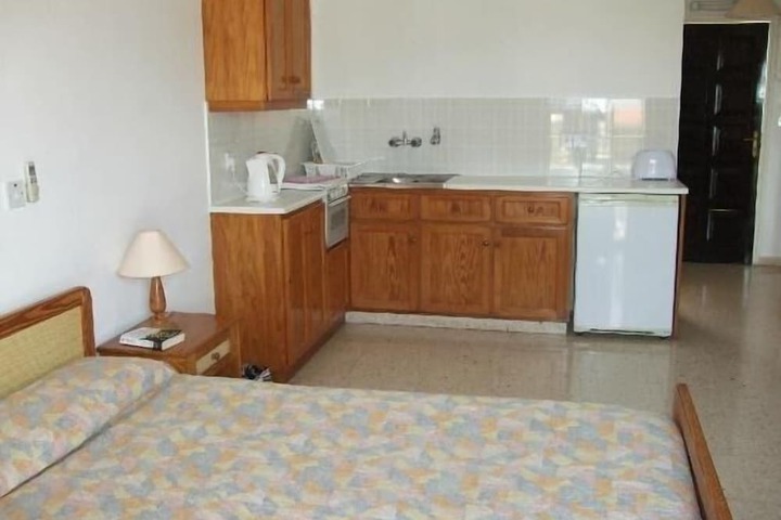 Room 9 of 32