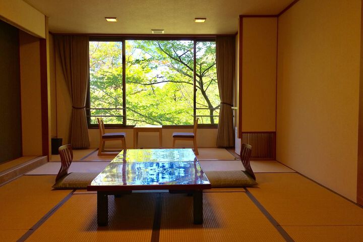 Room 18 of 107