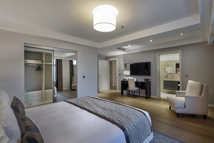 Room 12 of 86