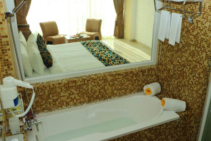 Room 4 of 13