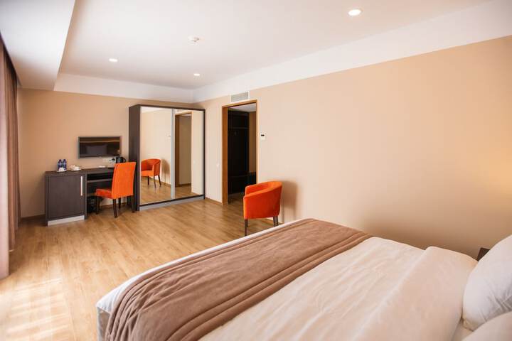 Room 4 of 47