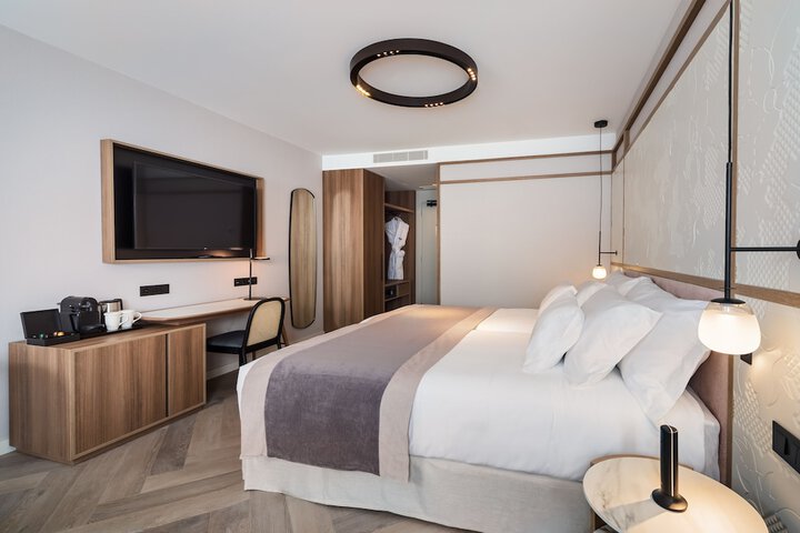 Room 13 of 66