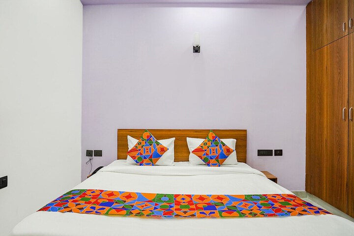 Room 20 of 28