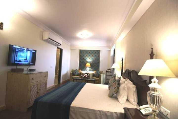Room 6 of 26