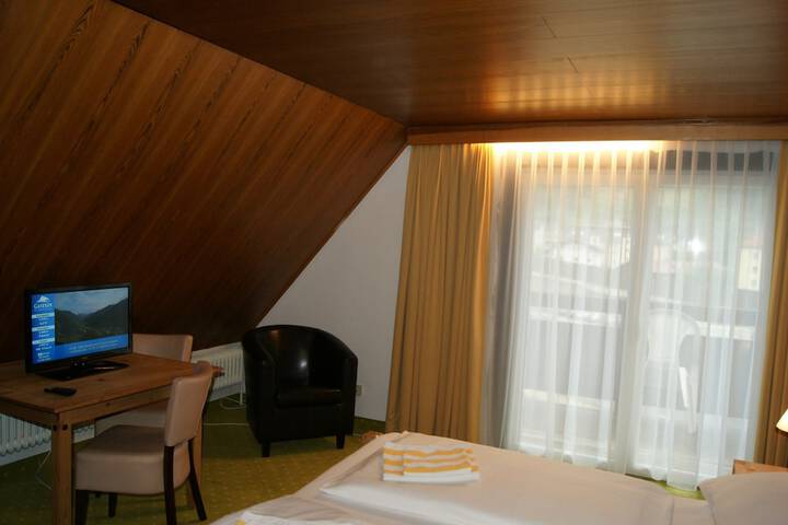 Room 23 of 141