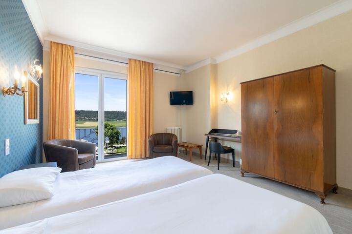 Room 42 of 99