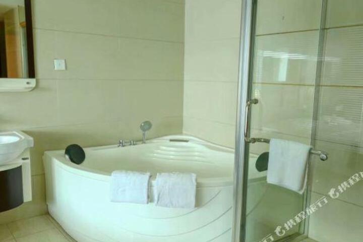 Liangpu Lijing Grand Hotel