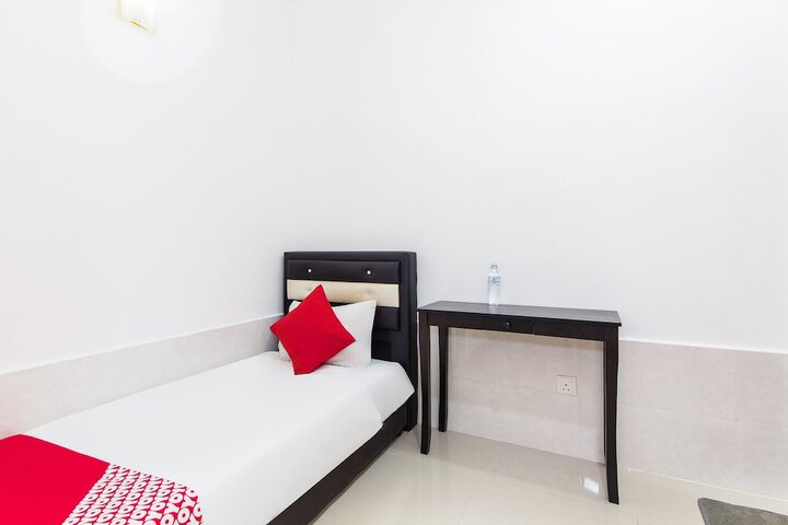 Room 12 of 32