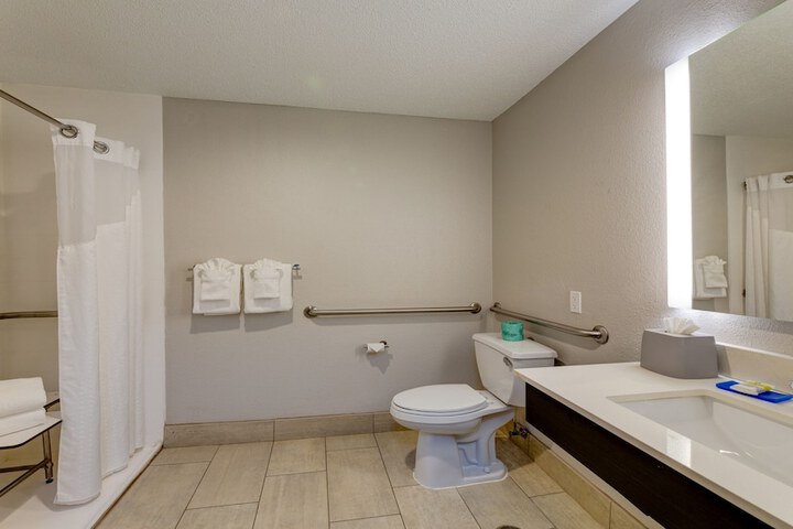 Standard 2 Double Beds Accessible (8 of 8)