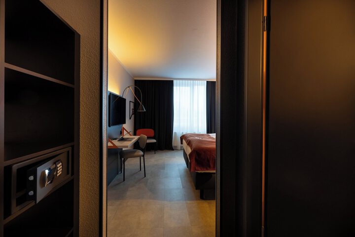 Room 43 of 110