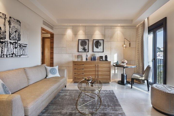 Room 27 of 75
