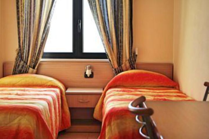 Room 42 of 70