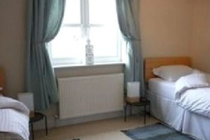 Room 7 of 12